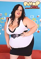 Fatty with XXL jugs masturbates in front of cam